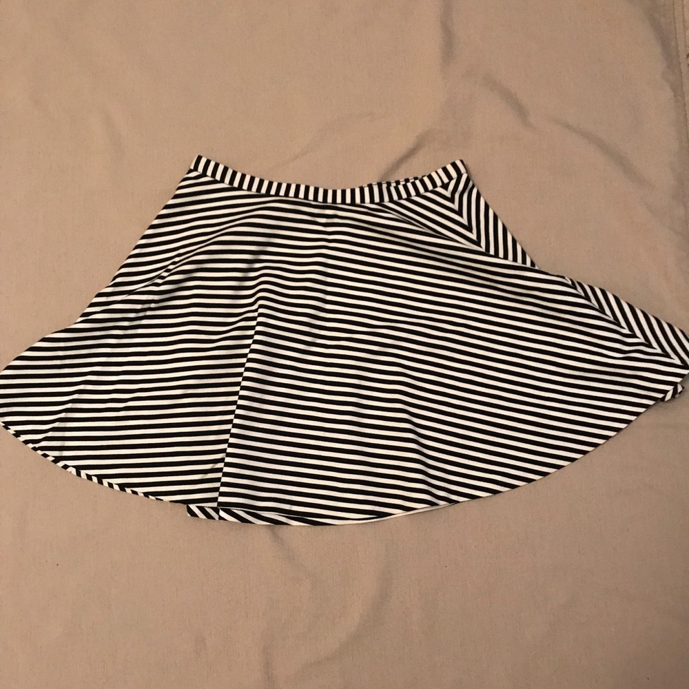 NY&Co Large Black and White Skirt